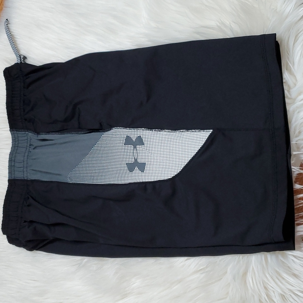 Under Armour heatgear loose shorts YLG
